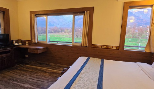 Royal Double Room, 1 King Bed, Mountain View