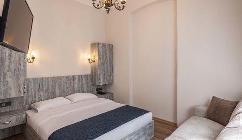 Classic Studio, 1 Queen Bed with Sofa bed