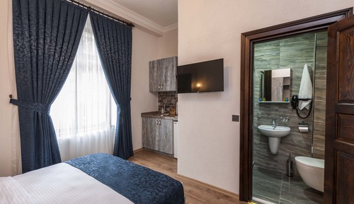 Economy Studio, 1 Queen Bed