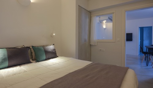 Suite Two Bedrooms Semi Basement with Private Patio