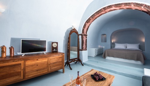 Junior Cave House with Shared Plunge Pool