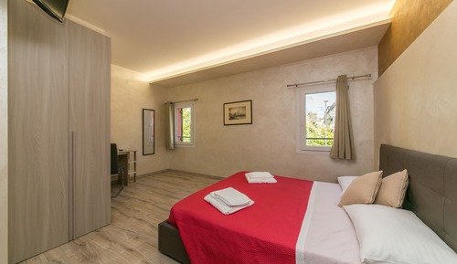 Deluxe Room (Room 4)