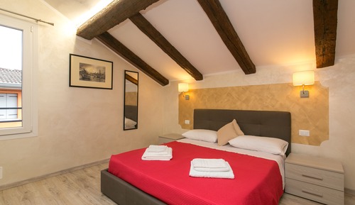 Comfort Room (Room 5)