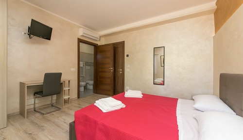 Deluxe Room (Room 1)