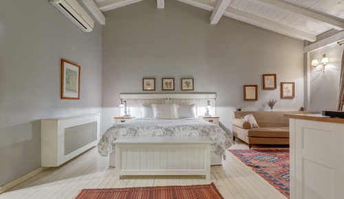 Honeymoon Suite