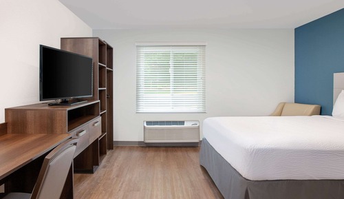 Room, 1 Queen Bed, Accessible, Non Smoking (Roll-in Shower)
