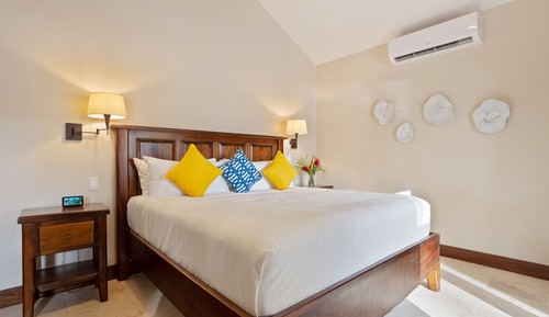 Starfish Deluxe Room, 1 King Bed, Partial Sea View