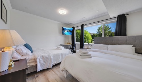 Family Quadruple Room, 2 Queen Beds, Non Smoking