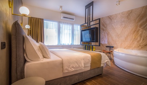 Deluxe Double Room (with Jacuzzi)