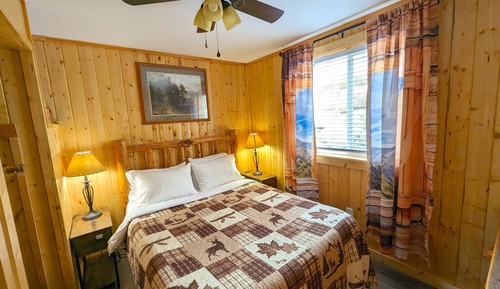 Cabin #7: 2 Bedrooms & 2 full bathrooms