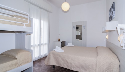 Superior Quadruple Room, Partial Sea View