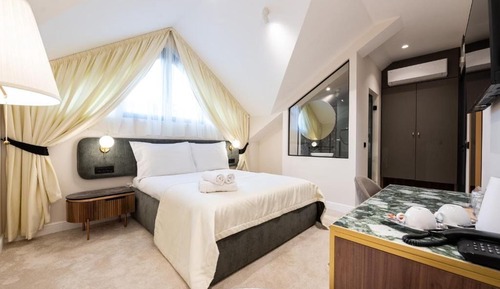Premium Double Room, 1 King Bed, Non Smoking, City View