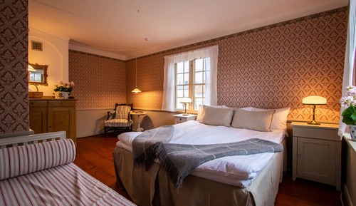 Standard Double Room, Shared Bathroom