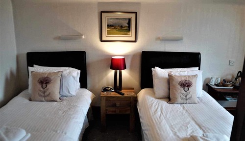Twin Room (with Shower)