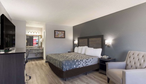 Standard Room, 1 King Bed, Non Smoking