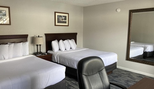 Superior 2 Queen Beds, Pool Building