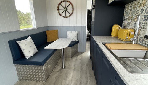 Cabin, Ensuite (The Shepherd's Hut + Hot tub)