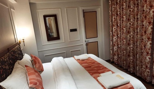 Deluxe Quadruple Room