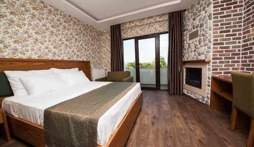 Deluxe Room, Fireplace, Lake View