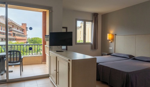 Double Room (1 adult + 2 children)