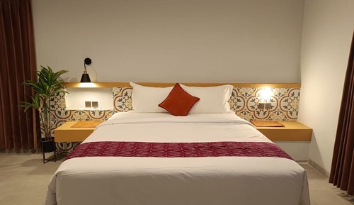 Honeymoon Suite, Beach View