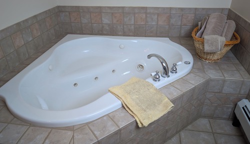 Deluxe King with Jetted Tub Suite