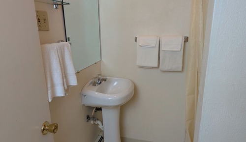 Queen Single w/ Kitchenette
