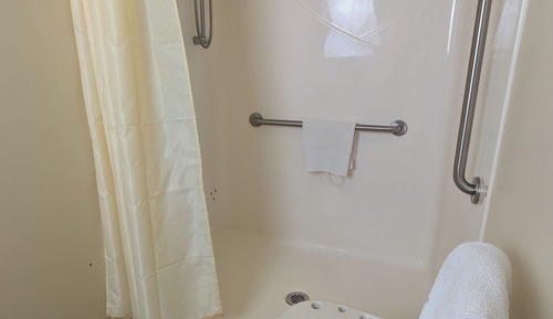 Deluxe Double Queen Accessibility Room