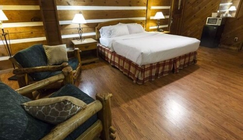 Honeymoon Suite