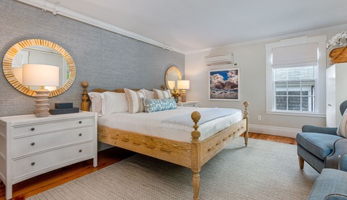 Deluxe Room, 1 King Bed, Corner