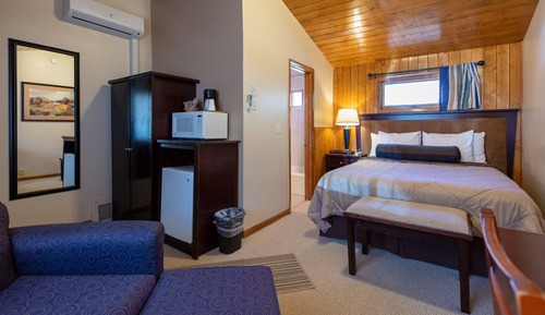 Suite, 1 Queen Bed, Mountainside
