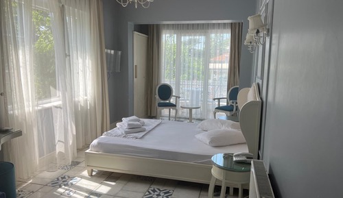 Deluxe Room, Balcony