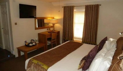 Deluxe Suite