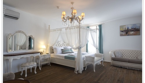 Honeymoon Suite
