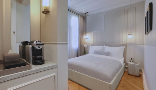 Classic Double Room, Garden View