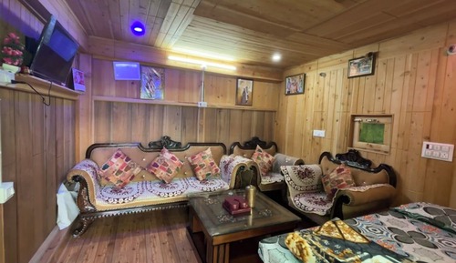 Single Room, Mountain View