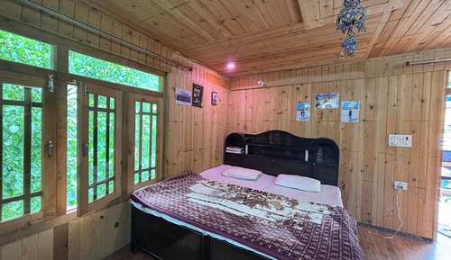 Single Room, Mountain View