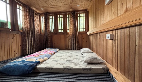 Single Room, Mountain View