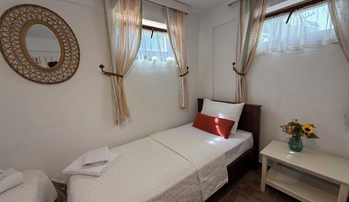 Economy Triple Room