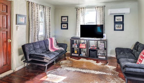 House (2 Bedrooms)