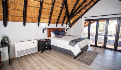 Luxury Studio Suite, Balcony, Pool View