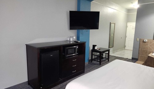 Standard Room, 1 King Bed, Non Smoking, Jetted Tub