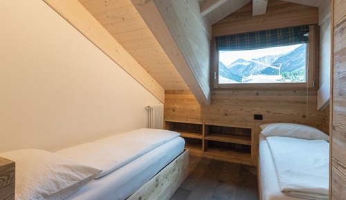Deluxe three-room apartment (attic)