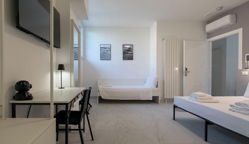 Deluxe Triple Room, Non Smoking, Private Bathroom