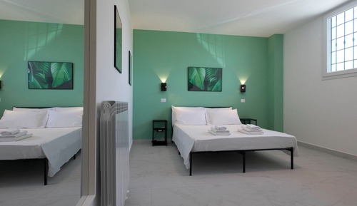 Deluxe Double Room, 1 Queen Bed, Non Smoking, Private Bathroom