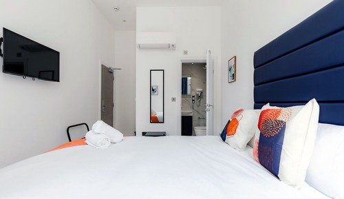 Superior Double Room, Ensuite, City View