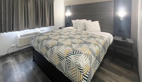 Deluxe Room, 1 King Bed, Non Smoking