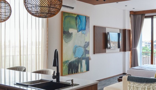 Comfort Studio, 1 King Bed, Pool View