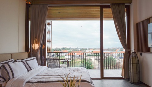 Deluxe Studio, Balcony, Pool View