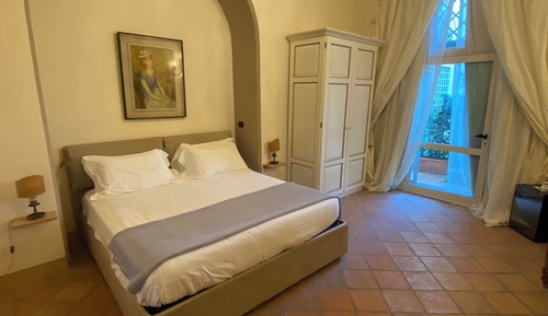 Economy Room, Housekeeping